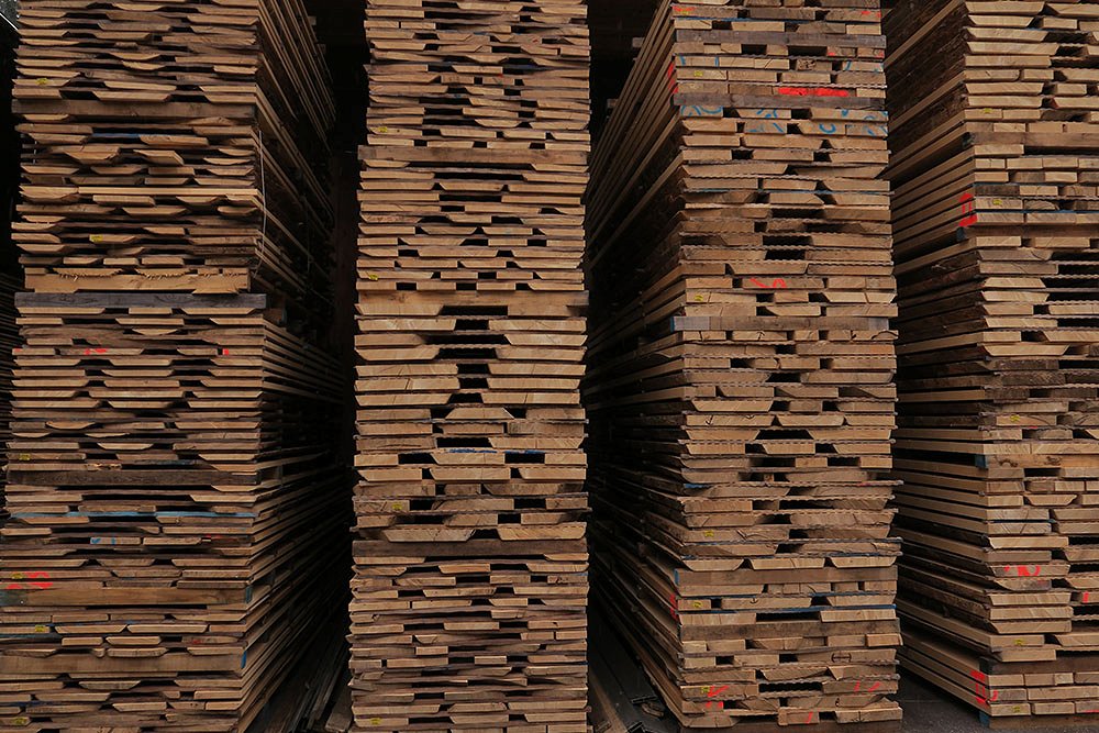 Žagan les na zračnem sušenju (foto: Špela Ščap)