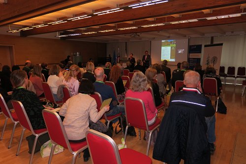 Konference na Bledu se je udeležilo več kot 100 udeležencev iz Slovenije in tujine. (foto: Špela Ščap)