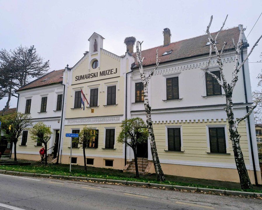 Slika 4: Gozdarski muzej v Bošnjacih (fotografija: M. Dovečar, Gozdarski inštitut Slovenije) Slika 4: Gozdarski muzej v Bošnjacih (fotografija: M. Dovečar, Gozdarski inštitut Slovenije)